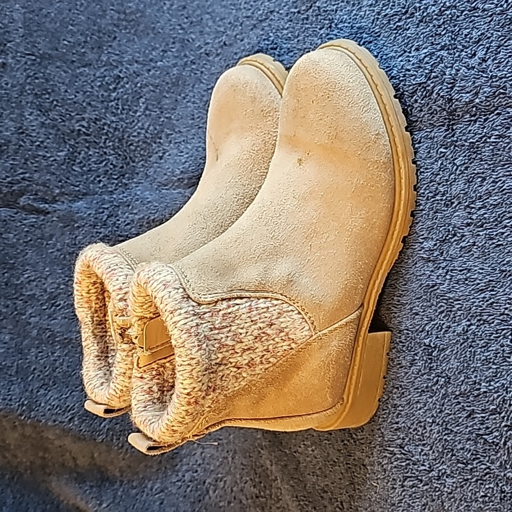 Pink true craft suede boots